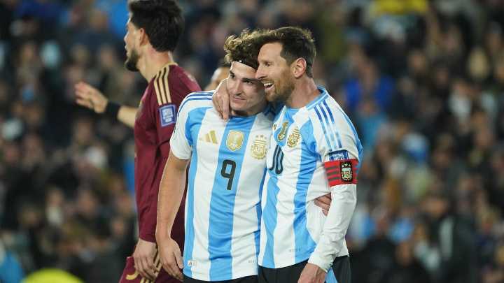 Argentina goleó a Venezuela: Messi marcó un doblete en su noche especial