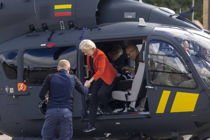 El avión de Von der Leyen tuvo que aterrizar sin GPS y acusan a Rusia de sabotaje
