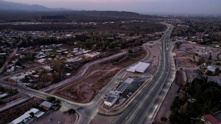 Alfredo Cornejo habilitó un nuevo y moderno tramo de más de 8 kilómetros de la Ruta 82