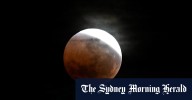Total lunar eclipse: Blood moon wows sky gazers around the world