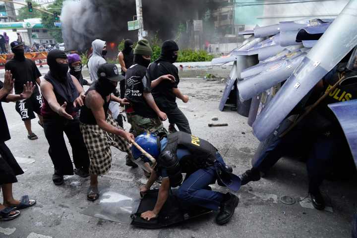 Dozens arrested and hurt in clashes with police near Philippine presidential palace