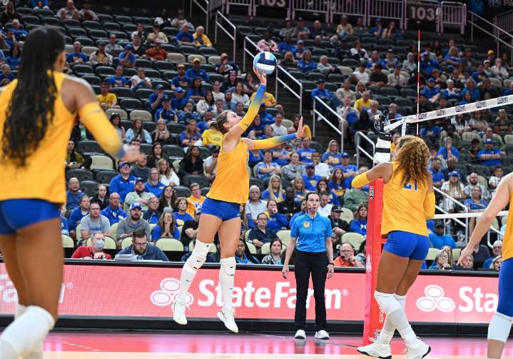 Pitt volleyball uses strong serving, tough block in sweep of Arizona State for a top