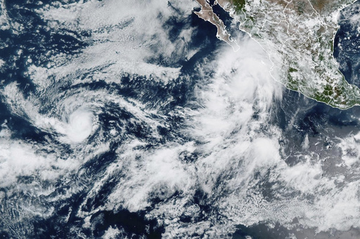 Huracán Kiko y tormenta tropical Lorena ganan fuerza sobre el océano Pacífico oriental