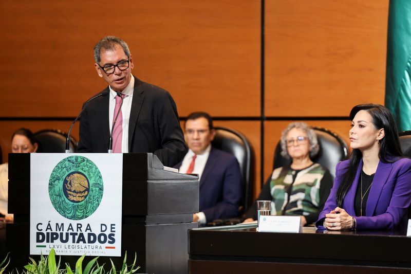 Mexico sees budget deficit lower in 2026 as growth ticks up, despite uncertainty