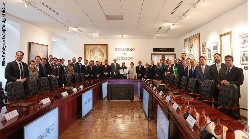 Renuevan Sheinbaum y gasolineros tope a combustible