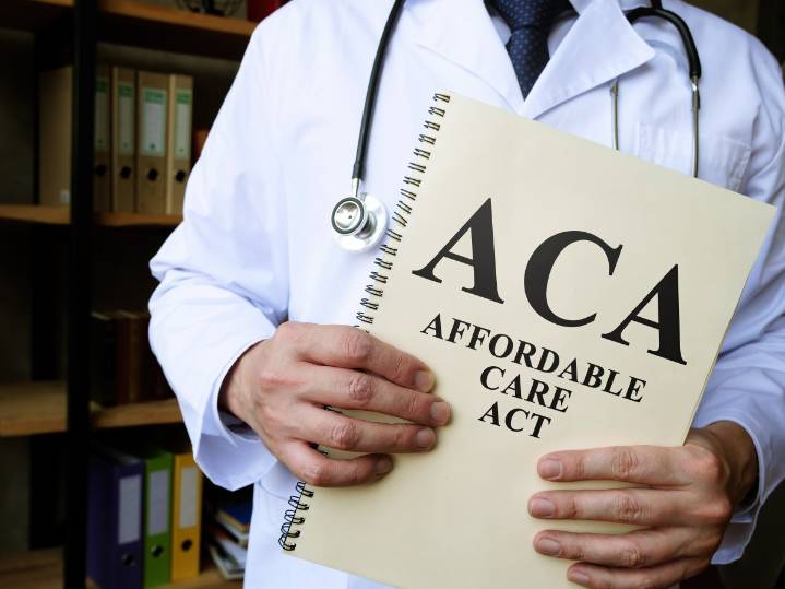 Seguros médicos de bajo costo del ACA en riesgo por el cierre de gobierno