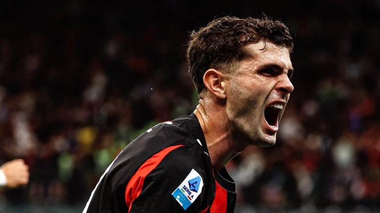 Milan supera al Nápoles y es nuevo líder en Italia