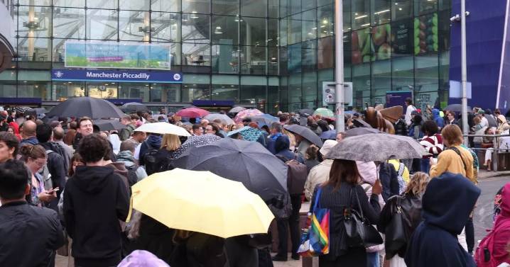 Why hundreds of people were evacuated from Piccadilly Station in rush hour 'madness'