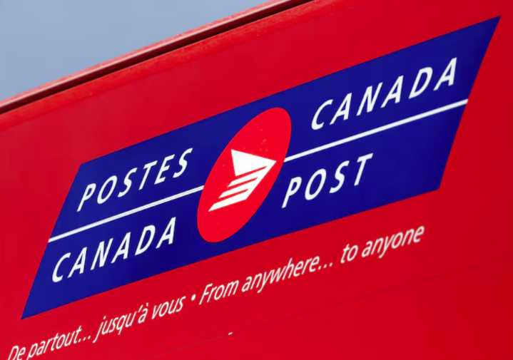 Los trabajadores de el servicio postal de Canadá se declaran en huelga nacional