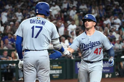 Perdomo hits game-winning single in 9th to keep D-backs in NL wild card race, beating Dodgers 5