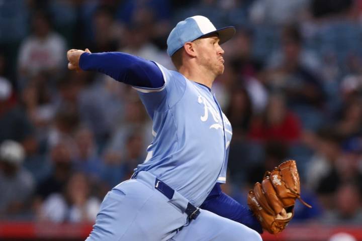 Angels avoid sweep with 3-2 win over Royals