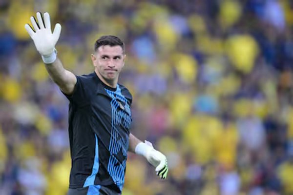 Video: El “Dibu” Martínez salvó a Argentina dos veces antes de los 15 minutos