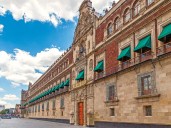 Embellecen el Palacio Nacional previo al tradicional Grito de Independencia