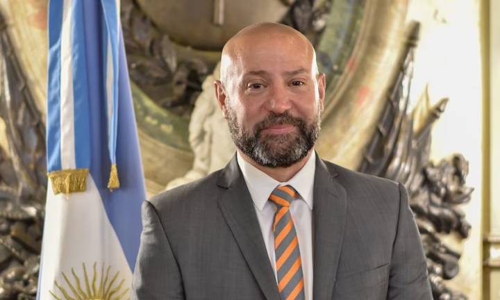 Allanaron propiedades de Diego Spagnuolo y hallaron USD 80 mil sin declarar: renunciaron sus abogados