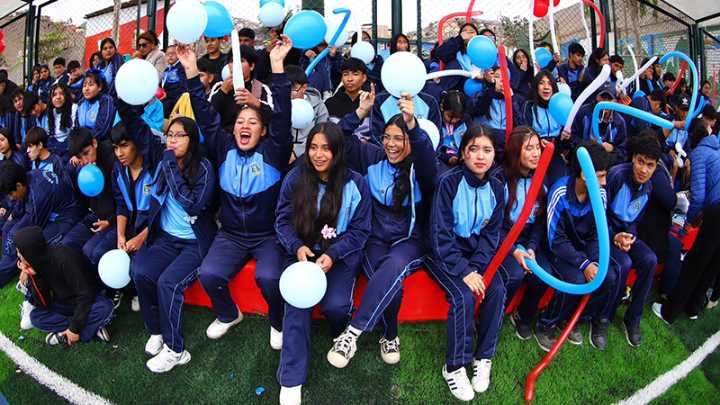 Inauguran cancha sintética en Politécnico de Ventanilla para más de 700 estudiantes