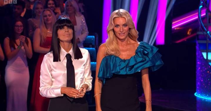 Strictly Come Dancing's Tess Daly and Claudia Winkleman pause live show minutes in for announcement
