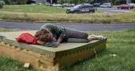 Poll: Most US adults think choices keep people in poverty