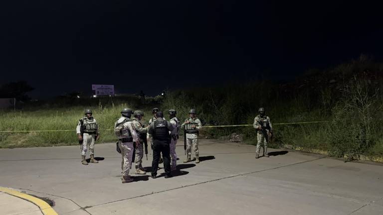 Hallan a mujer asesinada en predio baldío del sector San Isidro, en Culiacán
