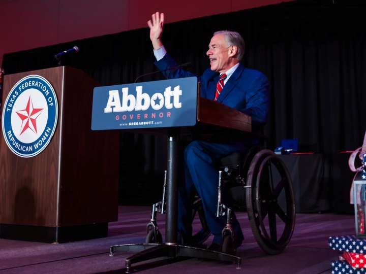 Es oficial: Texas prohíbe desarrollos de viviendas con una nueva ley de Greg Abbott