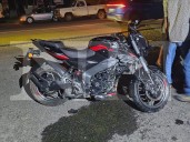 SUPUESTO AUTO FANTASMA SE LES ATRAVESÓ A MOTOCICLISTAS HUYÓ, PERO DEJÓ LA PLACA