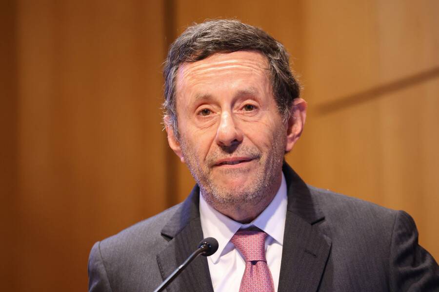 Decano de la FEN de la Universidad de Chile rechazó las críticas de Boric al IPoM