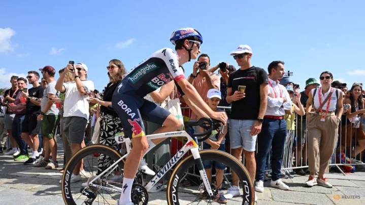 Italian Pellizzari powers to Vuelta stage 17 win