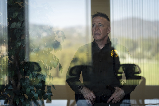 Jefe de campaña en Los Ángeles muestra cómo agentes migratorios aumentan arrestos