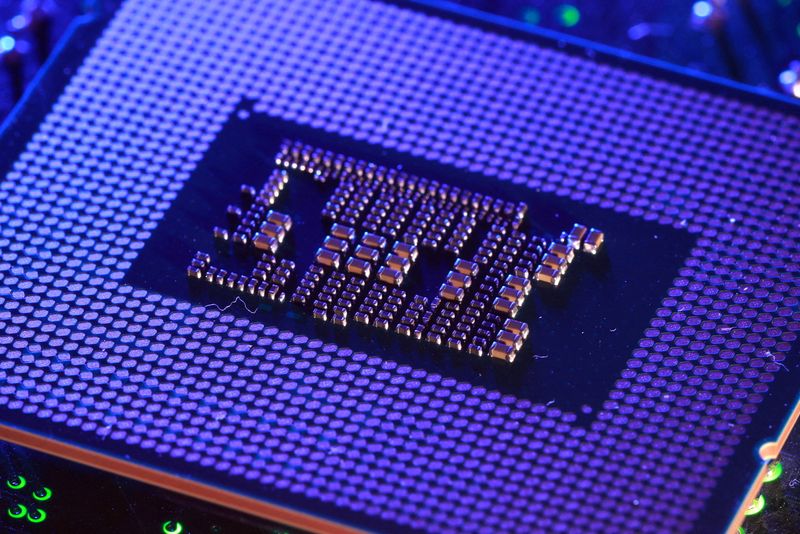 US plans to mandate a 1:1 ratio of domestically manufactured to imported chips, WSJ reports