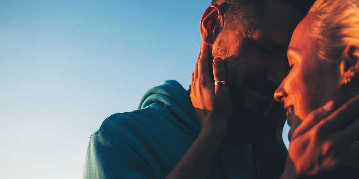 How to Stay Happy in a Long-Term Relationship: 5 Expert Tips