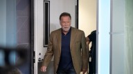 La curiosa razón por la que Arnold Schwarzenegger paga un dólar al año relacionado con una de las peores películas de su carrera