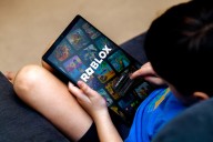 Padres demandan a Roblox por el suicidio de su hijo de 15 años: fue víctima de un depredador sexual