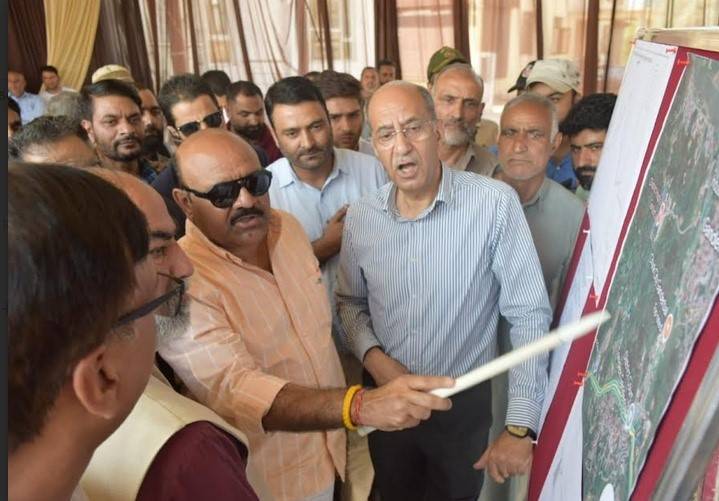 Dy. CM conducts extensive tour of Srinagar, G’bal distts