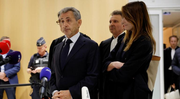 Condenan a 5 años de cárcel a Sarkozy, expresidente de Francia