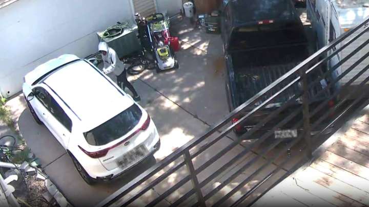 WATCH: Man smashes vehicle's window to steal $700 in southeast Lincoln
