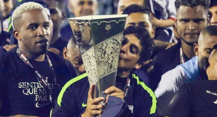 Guillermo Salas sobre Jefferson Farfán: “Creo que confundió la amistad con lo profesional, tenía que tomar las mejores decisiones para el club y eso hice” Alianza Lima últimas