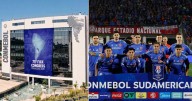 Conmebol le da en el piso a La U: la llena de multas por infracciones en la ida ante Independiente