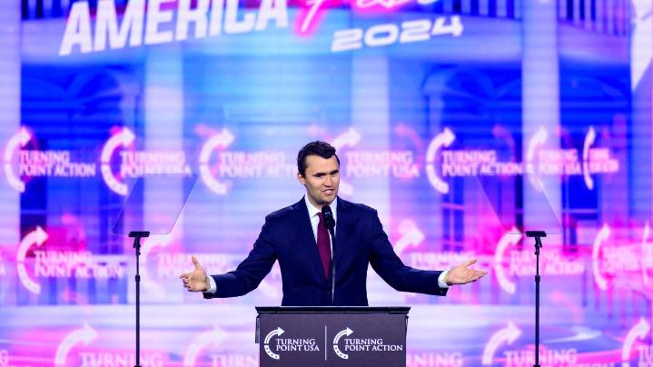 House Democrats fume about vote to honor Charlie Kirk: "We're being totally set up"