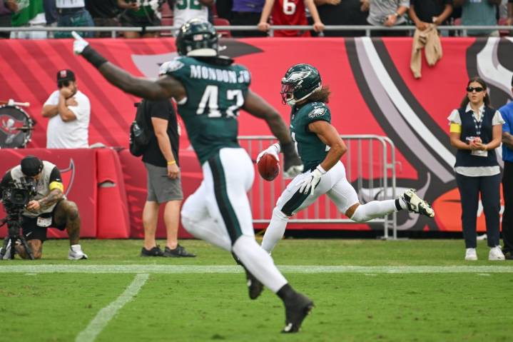 Fake tush push and special teams TD help Eagles beat Bucs 31