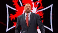 “Arruinaste la gira de retiro”: Afición revienta a Triple H por la paliza de Brock Lesnar a John Cena