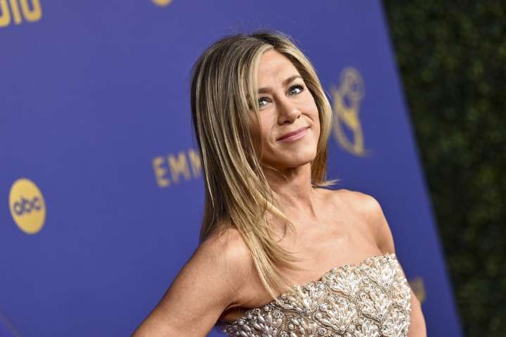 Jennifer Aniston and Boyfriend Jim Curtis Step Out For NYC Dinner