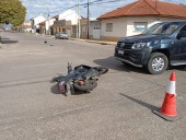 Dos jóvenes heridos tras un choque entre moto y camioneta en San Vicente