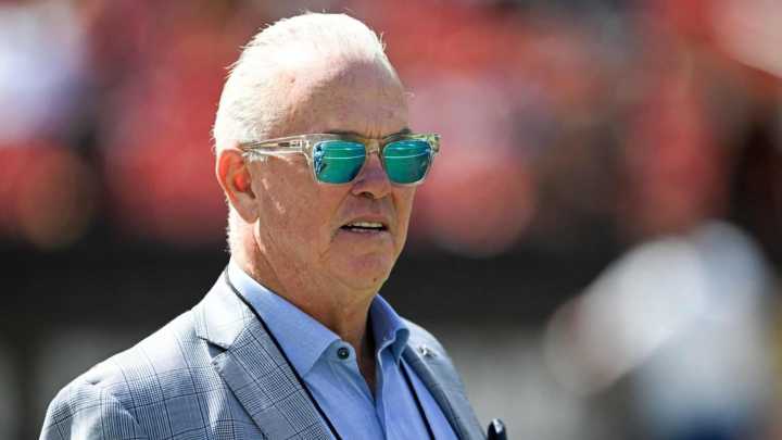 Jerry Jones’ Son Reveals Concern for Matt Eberflus’ Defense as Cowboys Owner Announces Trade Plan Cowboys confront pass defense struggles after Giants shootout, relying on Clowney’s boost and injured 