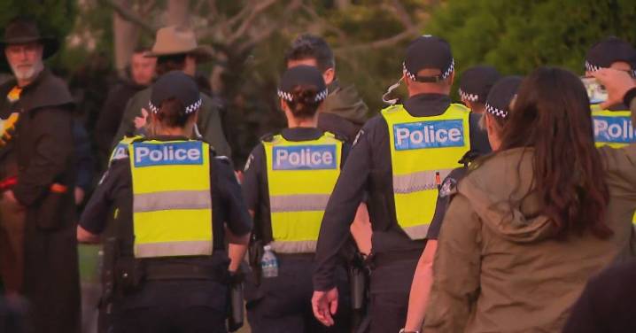 Crime in Victoria surges to record level as police issue furious message about 'unacceptable' statistics