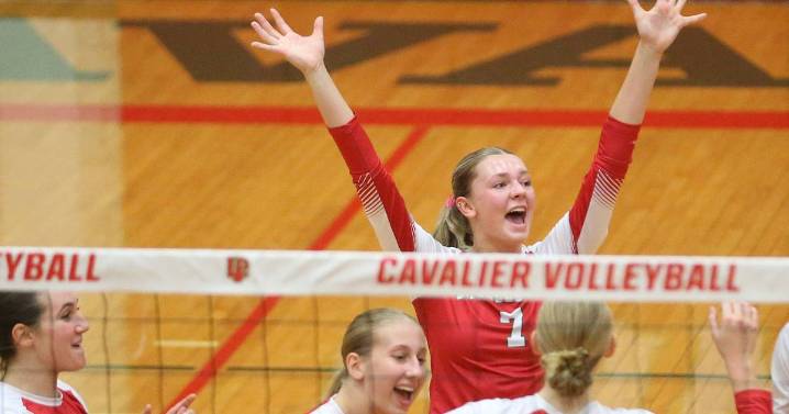 Photos: L-P volleyball hangs on to beat Sycamore in 3 sets – Shaw Local