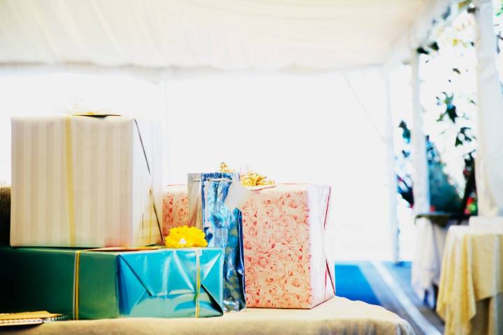 Wedding Crasher Caught on Camera Stealing at Least $80K Worth of Gifts
