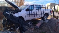 Impactante colisión en Las Heras: una camioneta terminó dentro de una casa 