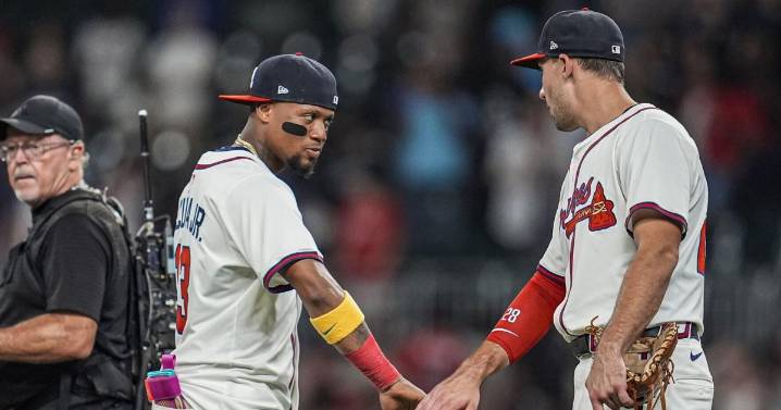 Harris homers twice as Braves get 10th straight win