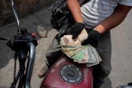 Más del 80 % de las transacciones en Venezuela se hacen...