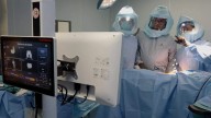 ¡Puebla a la vanguardia! ISSSTEP realiza la primera cirugía protésica de rodilla con IA y robot CORI