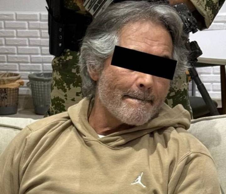Hernán ‘N’ llega al Aeropuerto de Toluca para ser recluido en el Altiplano